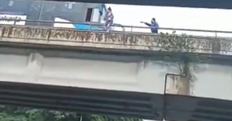 Heroik Sopir Transjakarta Gagalkan Perempuan Mau Bunuh Diri Di Flyover