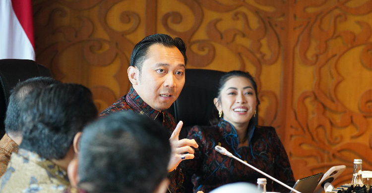 Ibas Sampaikan Pesan Cinta dan Harapan Melalui Pantun