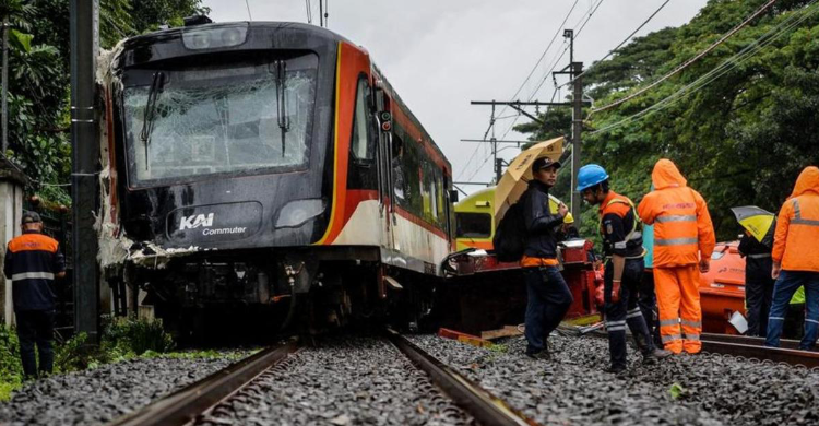 https://rm.id/images/berita/750x390/ka-bandara-tertemper-truk-kai-targetkan-normalisasi-bertahap_301479.jpeg