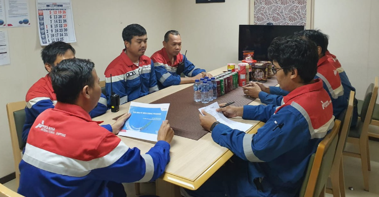 kisah pelaut pis hadapi ombak bajak laut dan tantangan global 287740