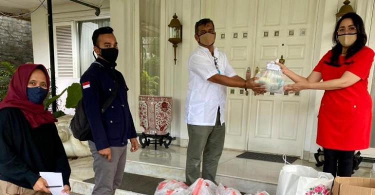 Kowani Tebar Sembako Dan Masker Kain Untuk Korban PHK