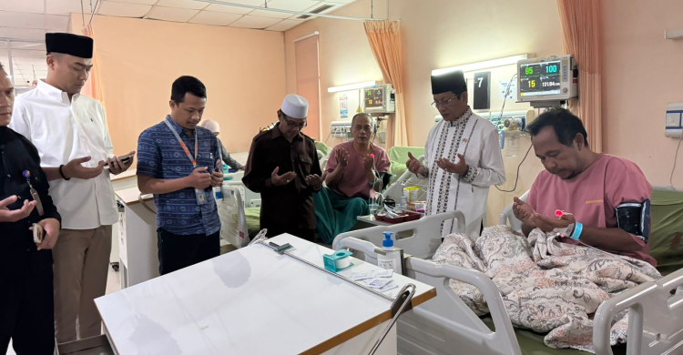 Menag Kunjungi Korban Runtuhnya Bangunan Majelis Taklim di RS PMI dan RSUD Bogor