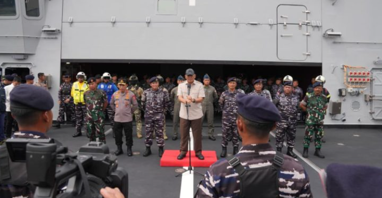 Menhan Sjafrie Sambut KRI Brawijaya 320 untuk Memperkuat Pertahanan Maritim Indonesia