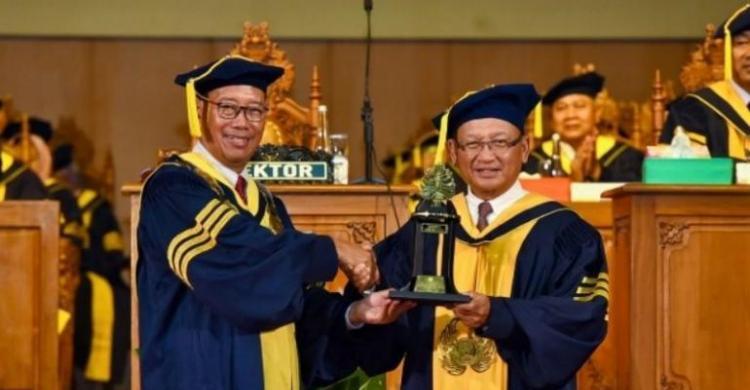 Menteri Arifin Tasrif Terima Penghargaan Anugerah Konservasi Energi