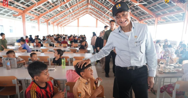 Menteri Dody Sapa Siswa Dan Tinjau Fasilitas Sekolah Rakyat Di Semarang
