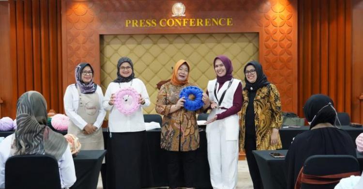 Perpustakaan MPR RI Tingkatkan Literasi Menjadi Kreasi Melalui Bantal Rajut Chunky Perpustakaan MPR RI Tingkatkan Literasi Menjadi Kreasi Melalui Bantal Rajut Chunky