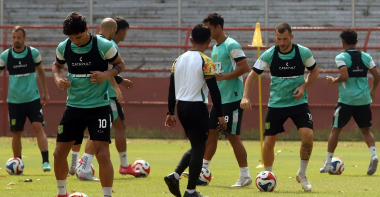 Persebaya Siap Bakar Semangat Tantang Persib di Bandung