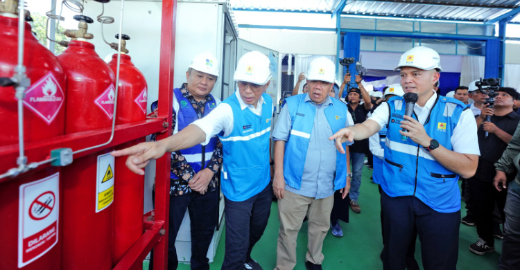 PLN Resmikan Energi Hijau Pulau Rengit Listrik Kini Nyala 24 Jam