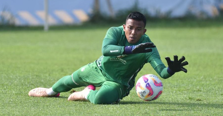 Przybek Terluka, Teja Menggantikan Mistar Persib