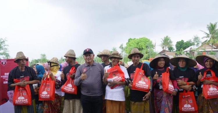 Relawan Gelar Bazar Murah Dan Hadiri Deklarasi Dukungan Untuk Ganjar ...