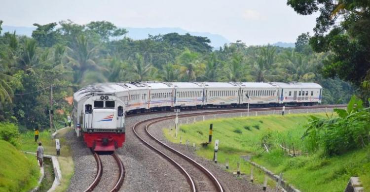 Sambut Hari Pahlawan, KAI Gratiskan Guru Dan Nakes Naik Kereta