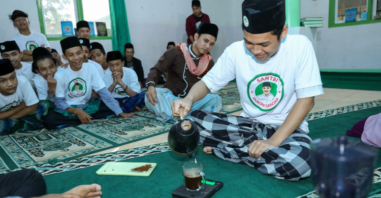 Santri Dukung Ganjar Gelar Pelatihan Mengolah Kopi Dan Doa Bersama Di ...