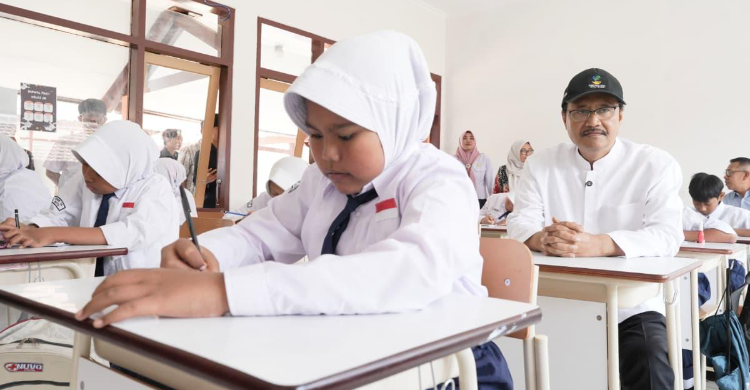 Tinjau SRMP 14 Batu, Mensos Janji Peningkatan Fasilitas Sekolah Tinjau SRMP 14 Batu, Mensos Janji Peningkatan Fasilitas Sekolah