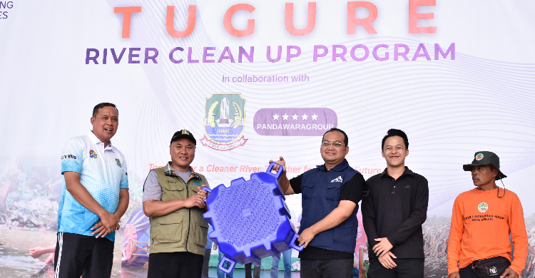 Tugure Mengajak Pandawara dan Pemkot Bekasi Adakan Bersih-Bersih Sungai di Kali Kapuk