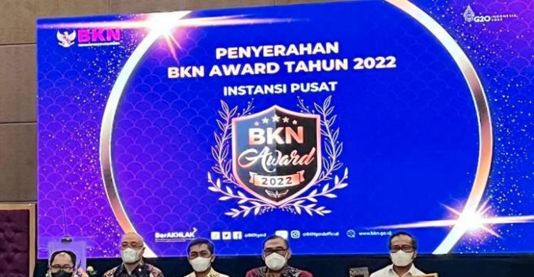 Unggul Dalam Melayani Masyarakat, Kemenkumham Kembali Raih 2 BKN Award