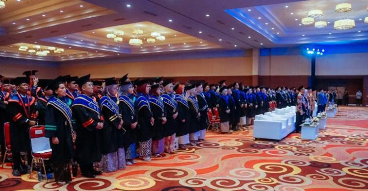 Universitas Al Azhar Indonesia Berhasil Mengadakan Wisuda ke-32 dan Perayaan Milad ke-25 Universitas Al Azhar Indonesia Berhasil Mengadakan Wisuda ke-32 dan Perayaan Milad ke-25