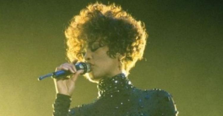 Usung Teknologi Hologram Konser Whitney Houston Digelar Virtual