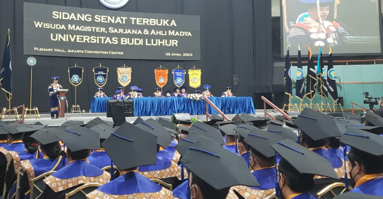 Wisuda Tahun 2022/2023 Konsisten Kembangkan Pemanfaatan IT, UBL Dipuji ...