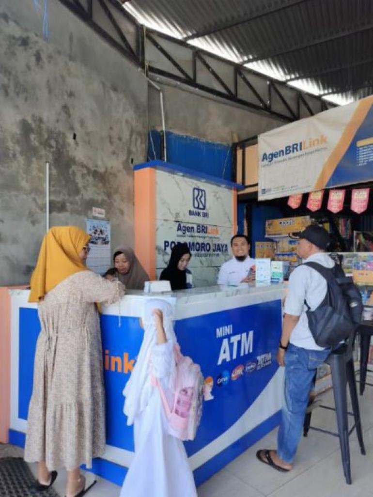 AgenBRILink Podomoro Jaya: Solusi Keuangan Terpercaya untuk Petani di Gowa