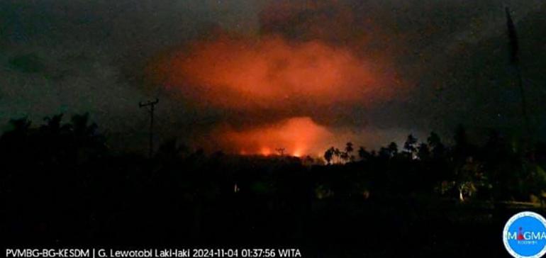 Aktivitas Vulkanik Meningkat, Gunung Lewotobi Laki-Laki Kini Berstatus ...