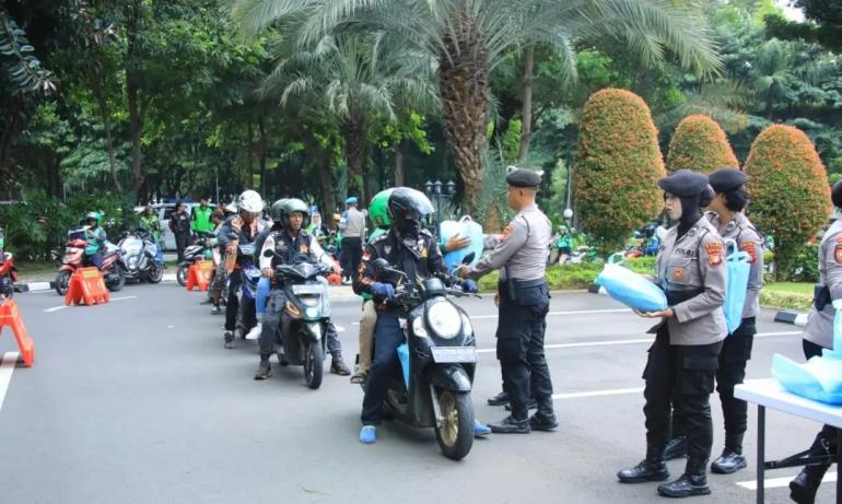 Baksos untuk Ojol, Polda Metro Jaya Mengajak Warga Menjaga Jakarta