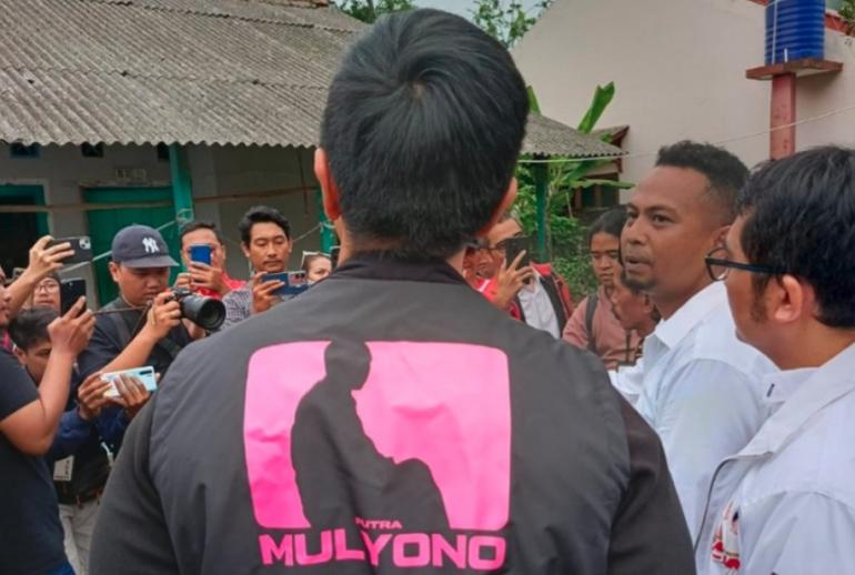 Kaesang Pake Rompi Hitam Bertuliskan Putra Mulyono