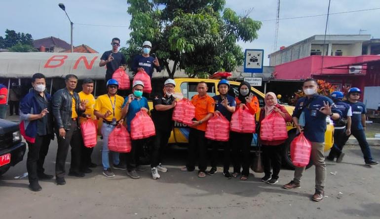 Bank Mandiri Salurkan Ribuan Paket Makanan Untuk Korban Gempa Cianjur