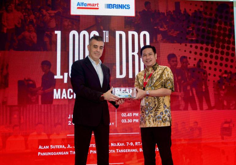 Brink’s dan Alfamart Merayakan Pemasangan Mesin Solusi Retail Digital yang ke-1.000