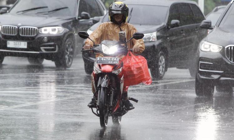 Cuaca Besok Hujan Atau Panas Di Jakarta Begini Ramalan Bmkg Senin Januari