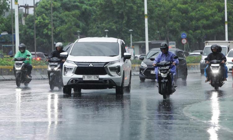 Cuaca Besok Jakarta Hujan Atau Panas Ini Ramalan Bmkg Kamis