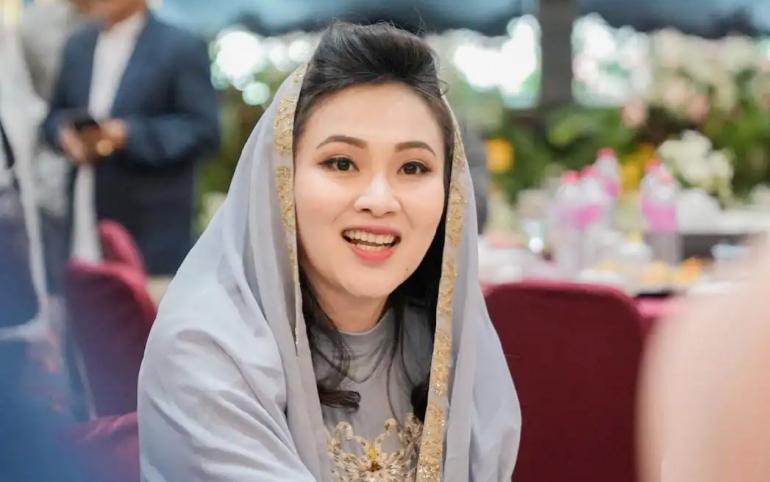 Boglangan erkakning videosi