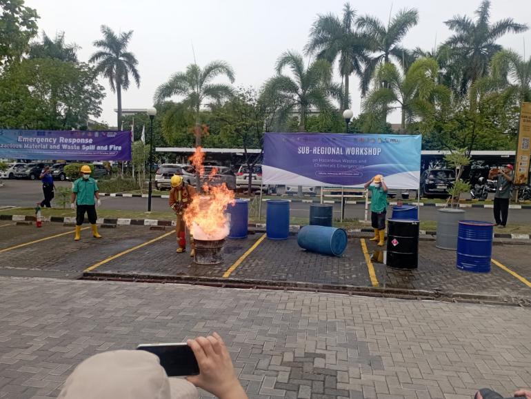 Gelar Simulasi Kebakaran Limbah B3 PT. EJIP Amankan Kawasan Industi Bekasi