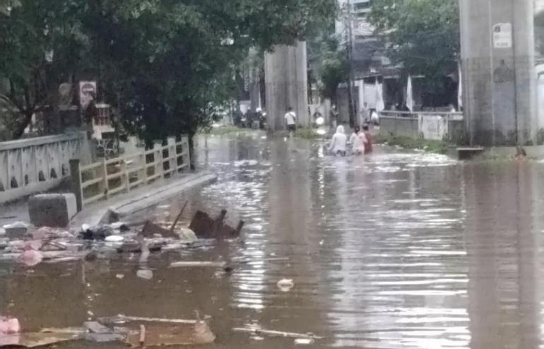 Hujan Deras, 25 Titik Di Ibu Kota Tergenang Banjir