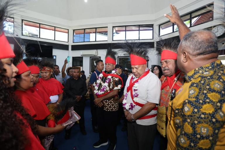 Menuju Pesta Rakyat Papua, Gubernur Mathius Fakhiri Mengajak Menyatukan Kebersamaan