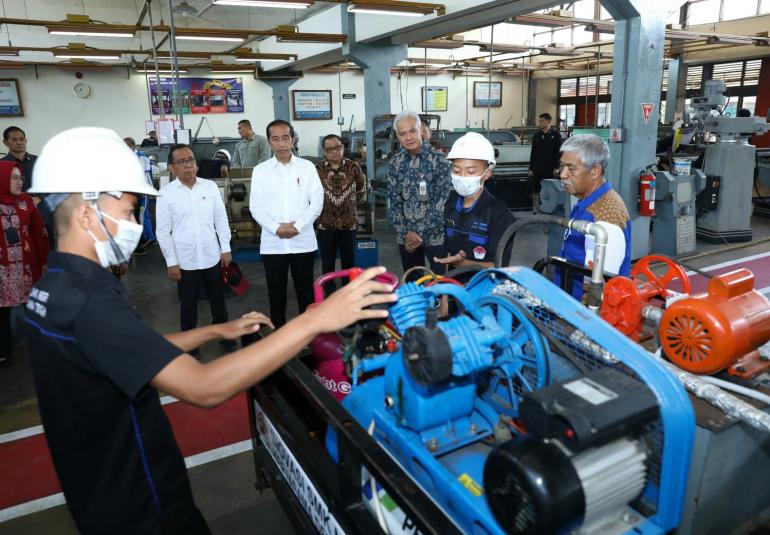 Jokowi Puji Ganjar Bangun SMKN Gratis, Fasilitas Bagus Jadi Contoh ...