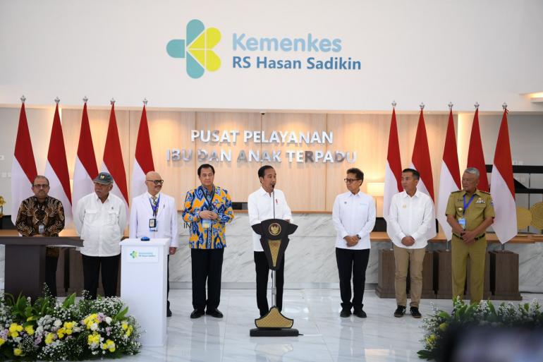 Jokowi Resmikan Gedung Pusat Pelayanan Kesehatan Ibu dan Anak RSHS Bandung