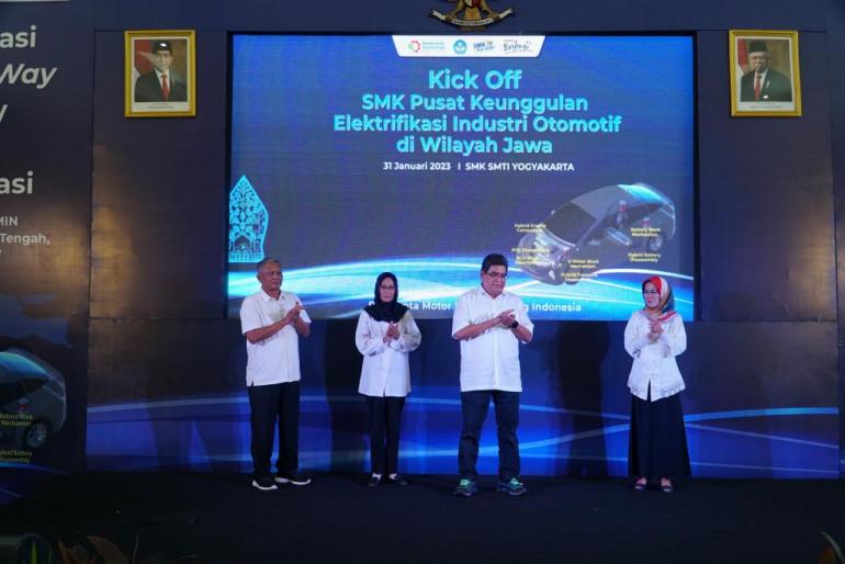 Kerek Kualitas Sdm Toyota Tunjuk Smk Jadi Pusat Vokasi Elektrifikasi