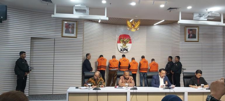 Kpk Tetapkan Pj Bupati Sorong Tersangka Suap Langsung Ditahan