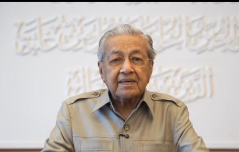 Mahathir Minta PM Malaysia Anwar Ibrahim Membatalkan Undangan KTT ASEAN untuk Trump