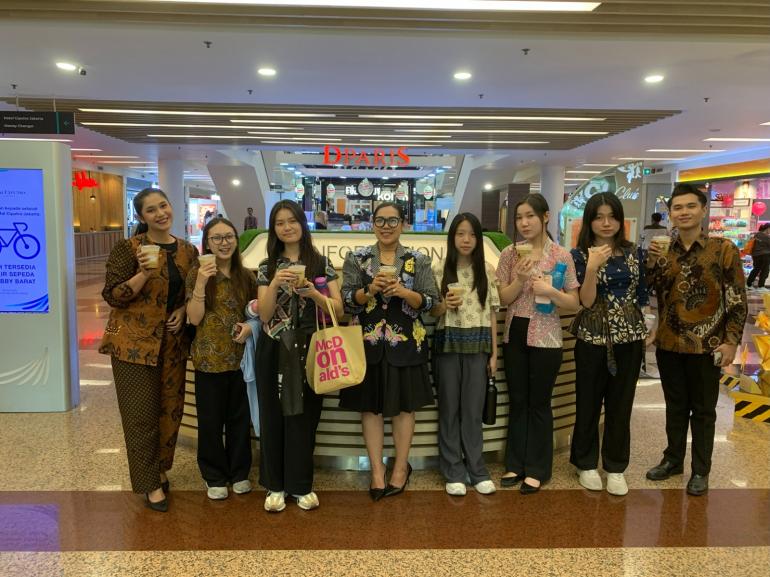 Mall Ciputra Jakarta Meriahkan Hari Batik Nasional dan Hari Kopi