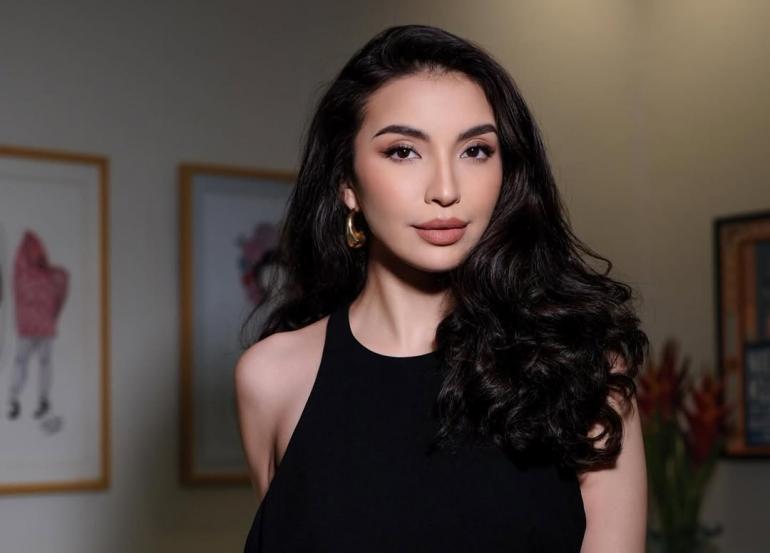 Manohara, Pacaran Dengan Vlogger Denmark