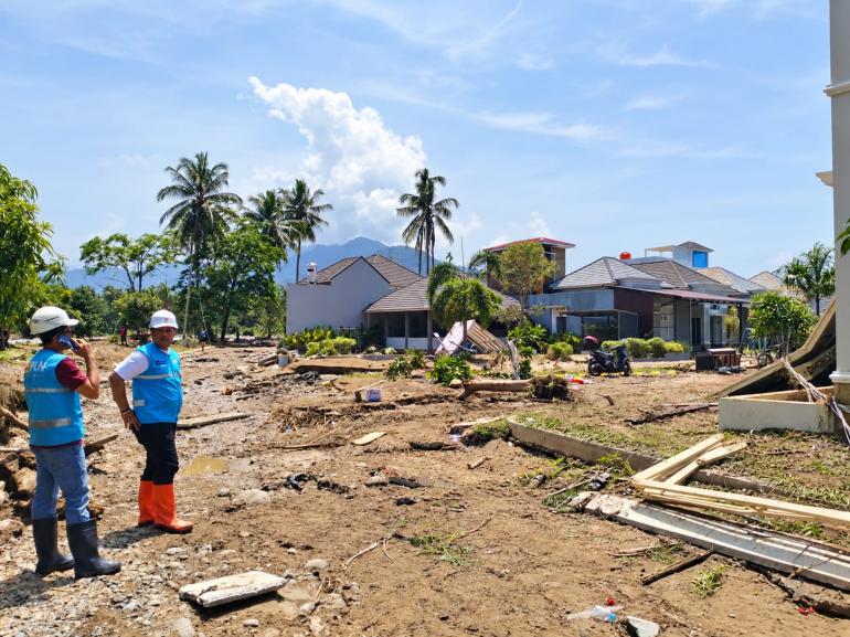 Merawat Asa Di Tengah Duka Banjir Padang