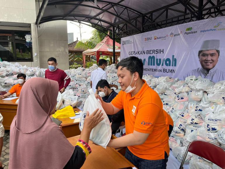 Pasar Murah Bumn Erick Thohir Siapkan 40 Ribu Paket Sembako Di 7 Titik