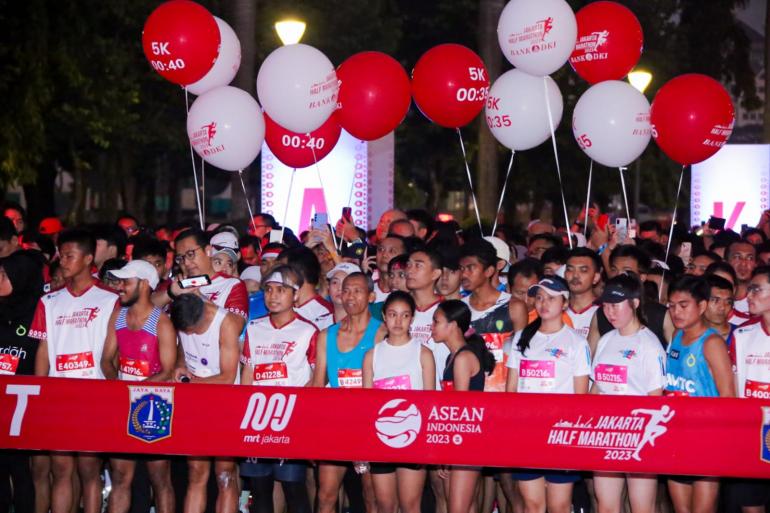 Pj. Gubernur Heru Pamerkan MRT Jakarta Lewat Jakarta Half Marathon