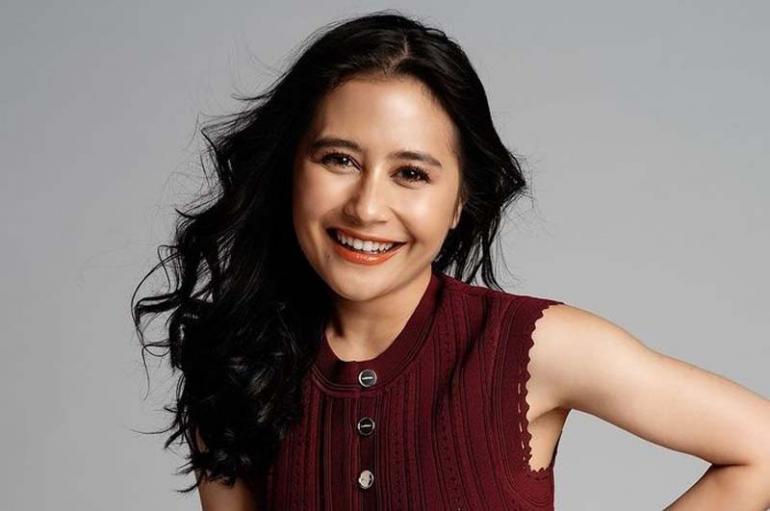 Prilly Latuconsina's Secret to Happiness: The Simple Joy of 'Me Time' with Brushing and Mirror Gazing!