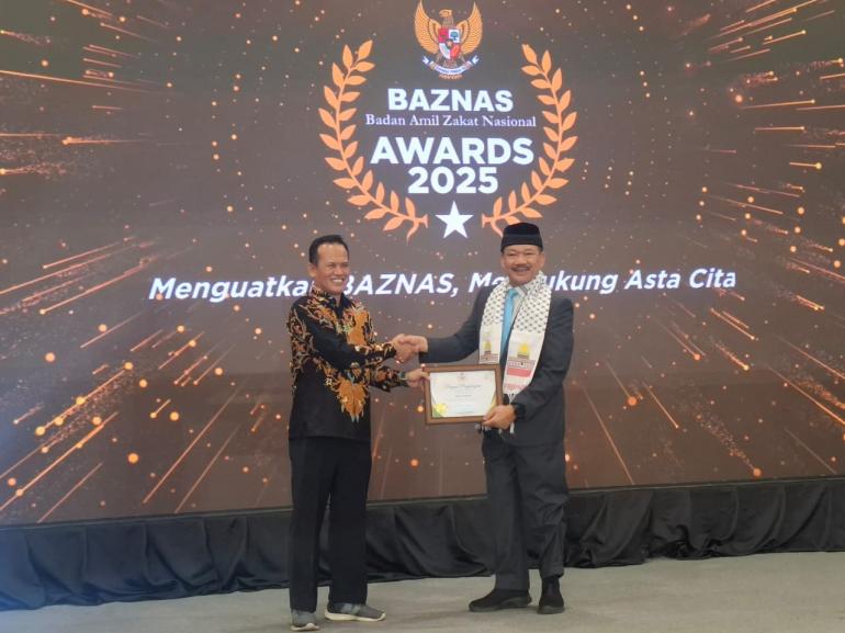 Rakyat Merdeka Raih BAZNAS Awards Media Cetak Pewarta Gerakan Zakat Terbaik