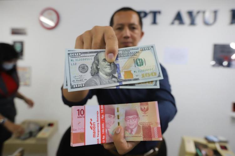 Rupiah Menguat Tipis Ke Rp