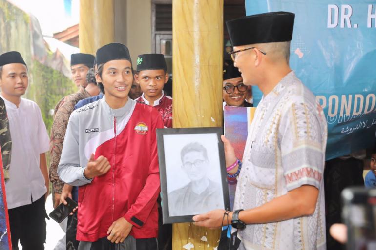 Sandiaga Tingkatkan Kemampuan Santri Dalam Wirausaha Melalui Digitalisasi