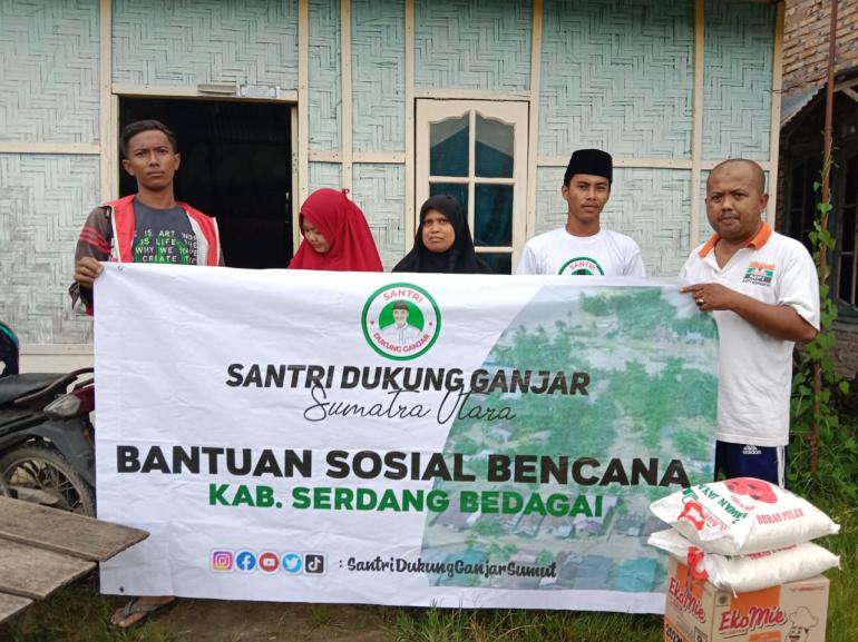 Santri Dukung Ganjar Sumatera Utara Bantu Korban Banjir Di Kabupaten Serdang Bedagai