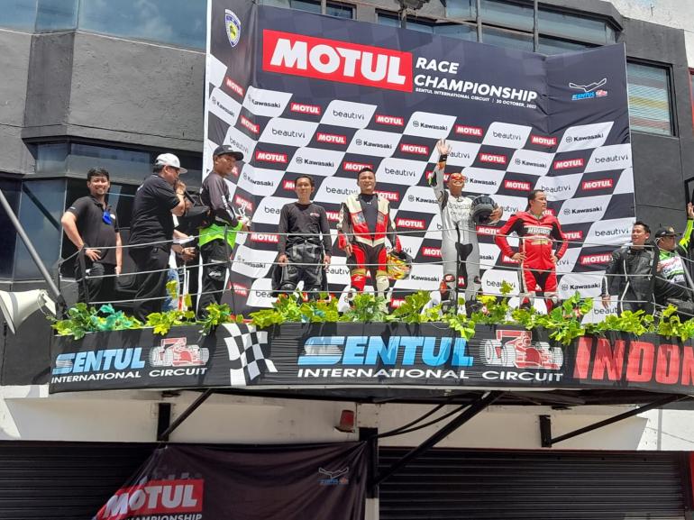 Pandujet Raih Juara 1 Kawasaki Ninja ZX 25R